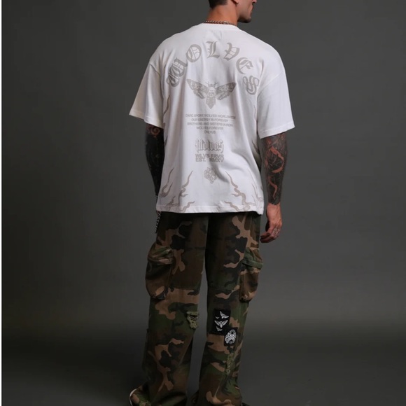 Wolves Never Back Down "Premium" Oversized Tee in Cream - Picture 6 of 6